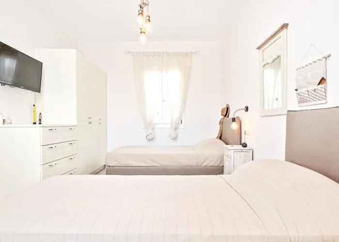 Semesterbostad Spacious House With Sea View In Ag. Arsenios, Garden Glinado Naxos